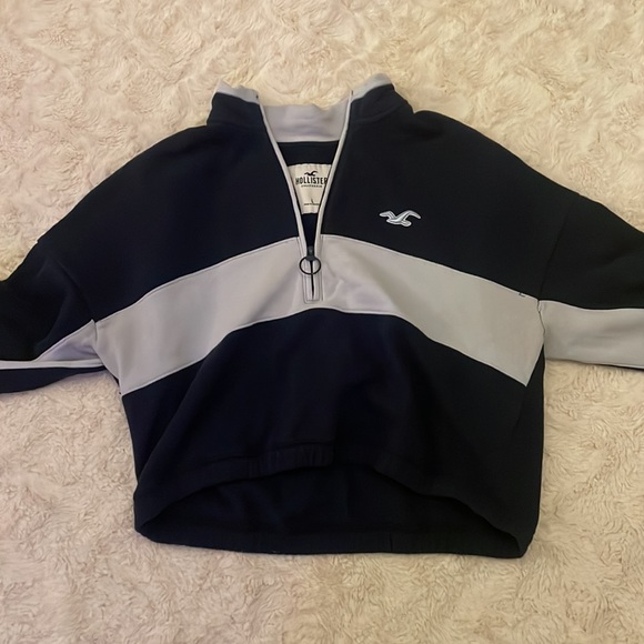Hollister Cropped Half Zip Sweatshirt | L - Picture 3 of 5